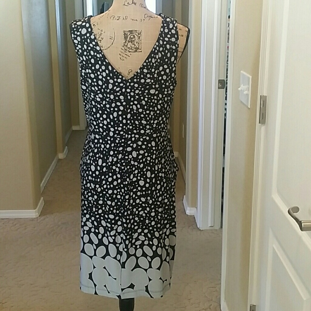 Dress - Picture 2 of 4